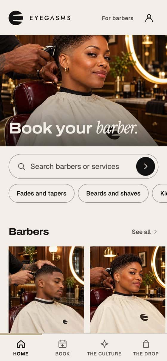 Pantalla de la app EYEGASMS: la lista de barberos con fotos, especialidades y los próximos horarios libres.
