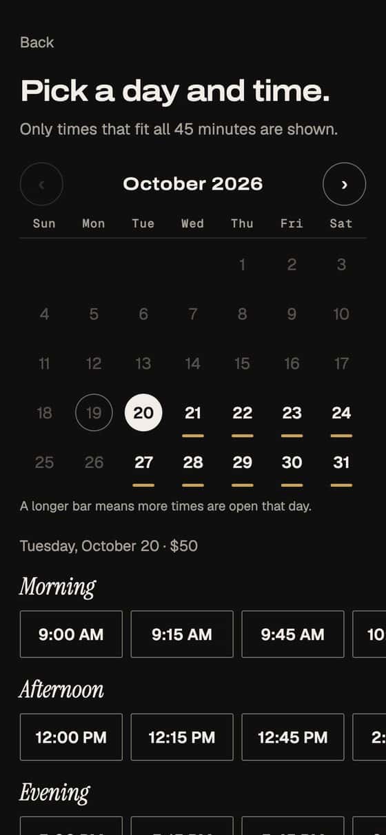 Pantalla de la app EYEGASMS: elige día y hora, con un calendario del mes y horarios de mañana, tarde y noche.